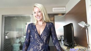 Világos Szőke milf mami keményen megdugva