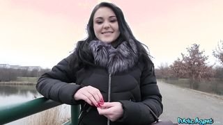 Orosz tini csaj pénzért kefél
