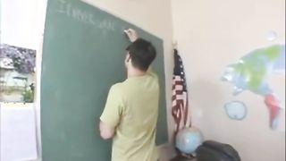 Nagy cicis tanárnők