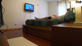 Tini barátnő veri a faszát a pasijának