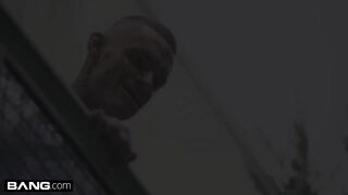 Formás hájas tini csaj kemény anál szexe