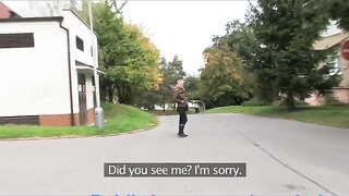 Világos Szőke tini lány a raktárban kefél