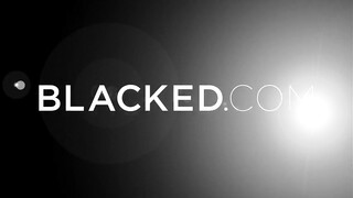Abella Danger élvezi a csoki brét