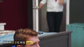 Brazzers - Jeanie Marie Sullivan a szuper szexi milf