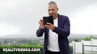 Reality Kings - Cherry Kiss segge keményen bekúrva