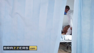 Brazzers - Bonnie Rotten seggében az óriás fasz