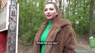 Public Agent - Anna Polina a lépcsőházban kefél