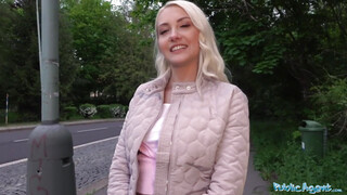 Public Agent - Helena Moeller a cseh turista csaj