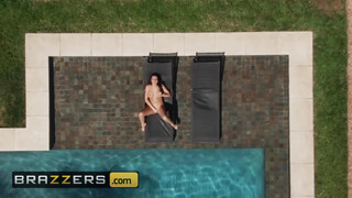 BRAZZERS - Jolee Love a nagy keblű fiatal lány