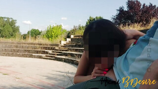 Amatőr spanyol asszony a szabadban szexel