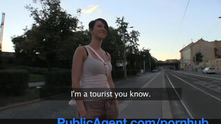 PublicAgent - Rövid hajú csajszi kúrni akar