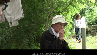 Oldje - két öreg basz meg egy tinicsajt az erdőben