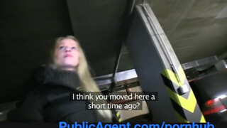 PublicAgent - Bella Karina a nagy csöcsű világos szőke