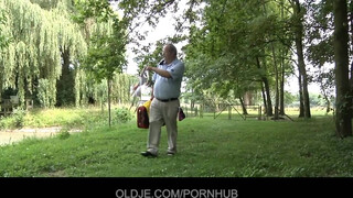 Oldje - Idős krapek kúrja a tini csajt
