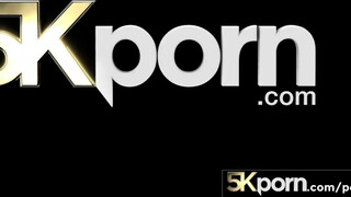 5KPorn - Naomi Nash csupasz muffja megtömve