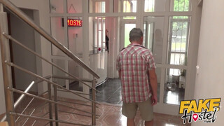 Fake Hostel - Fiatal turista csaj punciba baszva