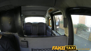 FakeTaxi - leszbikus lányok egymást nyalják