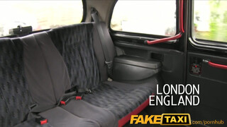 FakeTaxi - műcsöcsös csajszi imád herét nyalni