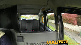 FakeTaxi - egyetemista lány ordítva élvez