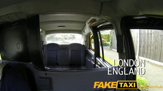 FakeTaxi - hatalmas seggű lány kúrni akar