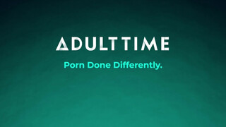 ADULT TIME - kopasz barna lány kinyalja a csaját