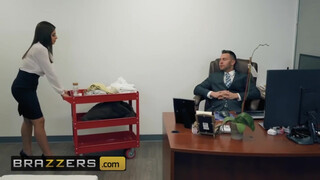 Brazzers - Ella Knox az óriás keblű latin lány