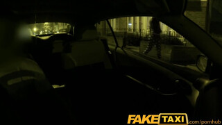 FakeTaxi - Olasz lány a taxiban szexel