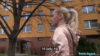 Public Agent - Világos Szőke nő pénzért kefél