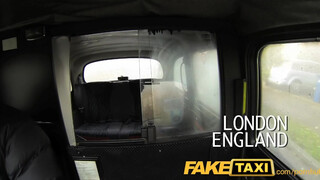 FakeTaxi dagi litván modell farkat szop