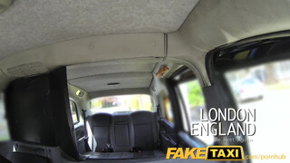 FakeTaxi félvér csajszi meztelenül