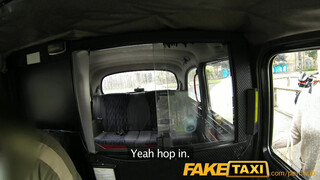 FakeTaxi gyors és kemény baszás a hátsó ülésen