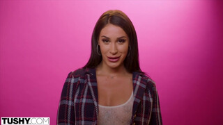 TUSHY - Lola élvezi a popó szexet