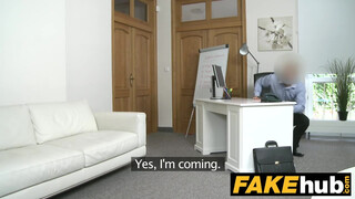 Fake Agent bomba világos szőke lány hátulról megkefélve
