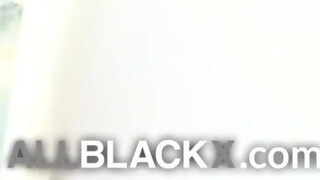 AllBlackX - Lala Ivey a nagy keblű tini
