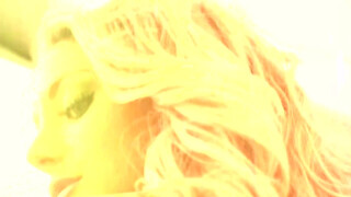 Wicked - Kayley Gunner a nagy picsájú milf