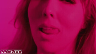 Wicked - Lena Paul szőrös puncija megdöngetve