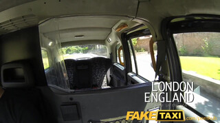 FakeTaxi amerikai félvér lány szexelni akar