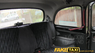 FakeTaxi - bögyös milf cuppanós szája a nagy farkon