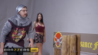 Brazzers - Ivy Lebelle rácuppan a nagy lőcsre