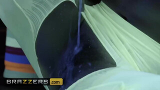 Brazzers - az ázsiai Kendra Spade jó nagy dákót talál