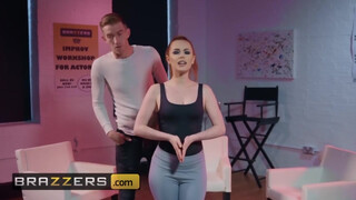 Brazzers - Ella Hughes muffjában a nagy cerka
