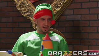 BRAZZERS - Jelmezes srác kúrja a milfeket