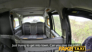 FakeTaxi szemüveges lány tetovált mellekkel