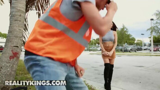 Reality Kings - Ella Reese a melós srácon lovagol