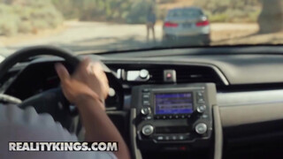 Reality Kings - Aria Lee rámászik a bmw-s pasi faszára