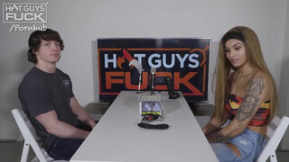 Latin tini lány és a sportos srác - Hot Guys Fuck