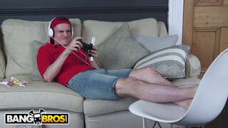 BANGBROS - Ava Koxxx kikezd a 18 éves gamer sráccal
