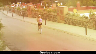 OyeLoca - Blondie Fesser a nagy cicis latina