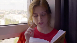 ULTRAFILMS - szexi tini lány begerjed egy könyvre