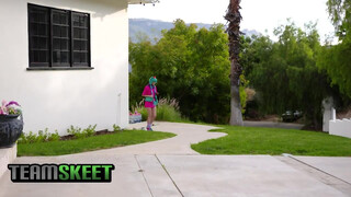 Jessie Saint a jelmezes tini csaj - TeamSkeet